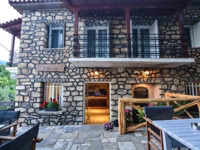 Καφετέρια Μύρτιλο Φενεός με θέα τη Λίμνη Δόξα